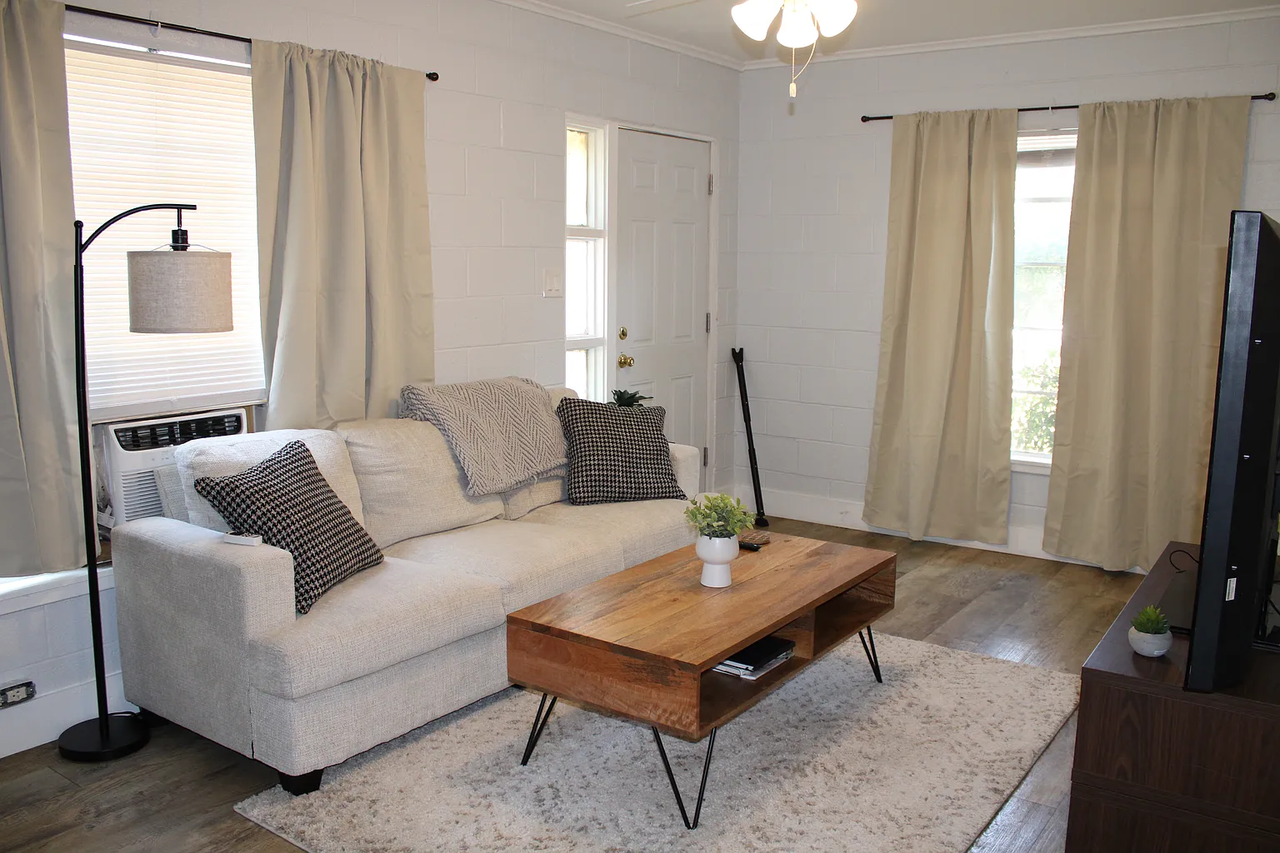 601 Crescent St #NA - Photo 3 of 10