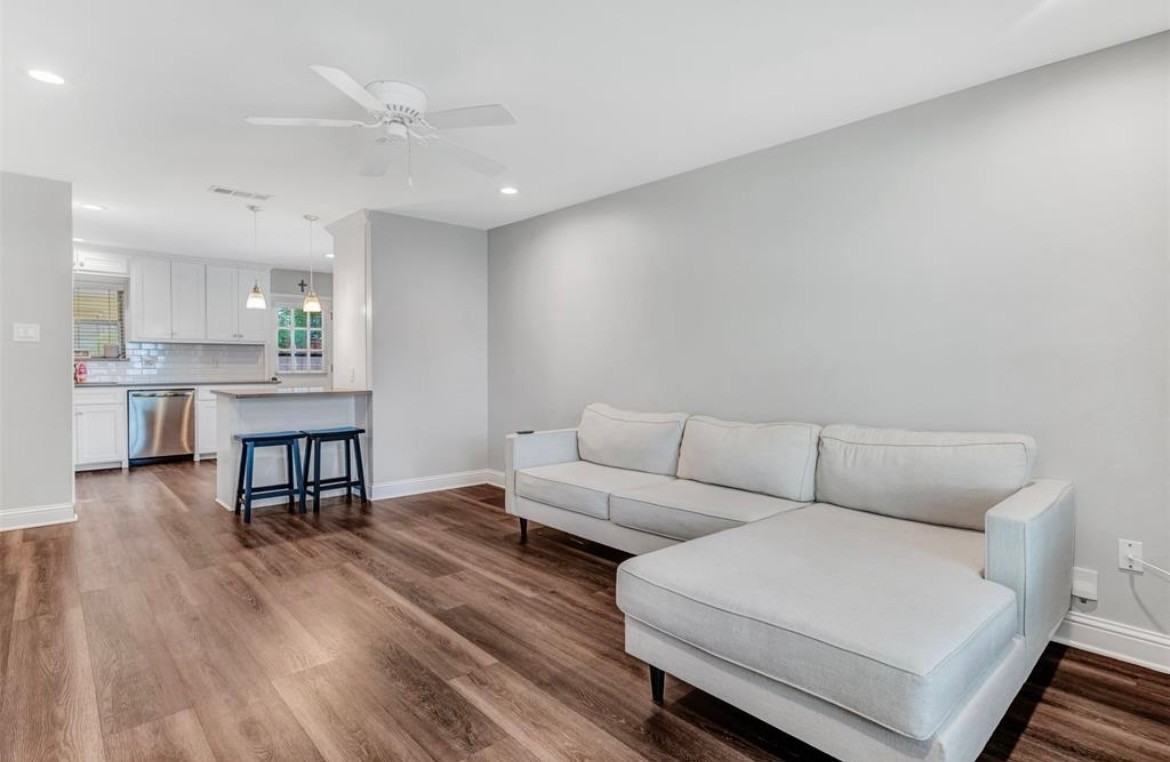 N Graves St #206 - Photo 2 of 10