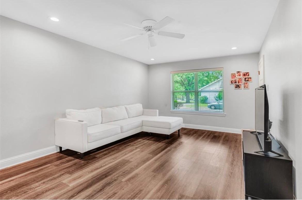 N Graves St #206 - Photo 3 of 10