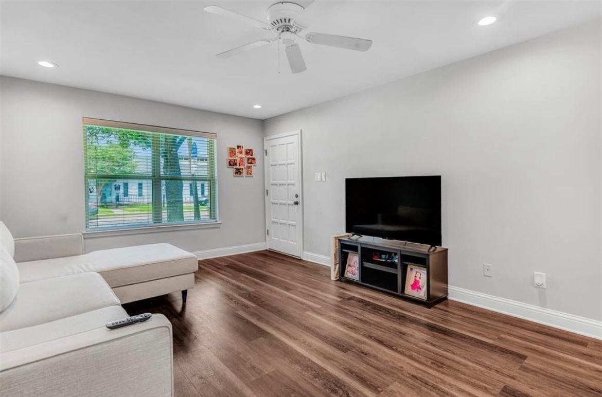 N Graves St #206 - Photo 4 of 10