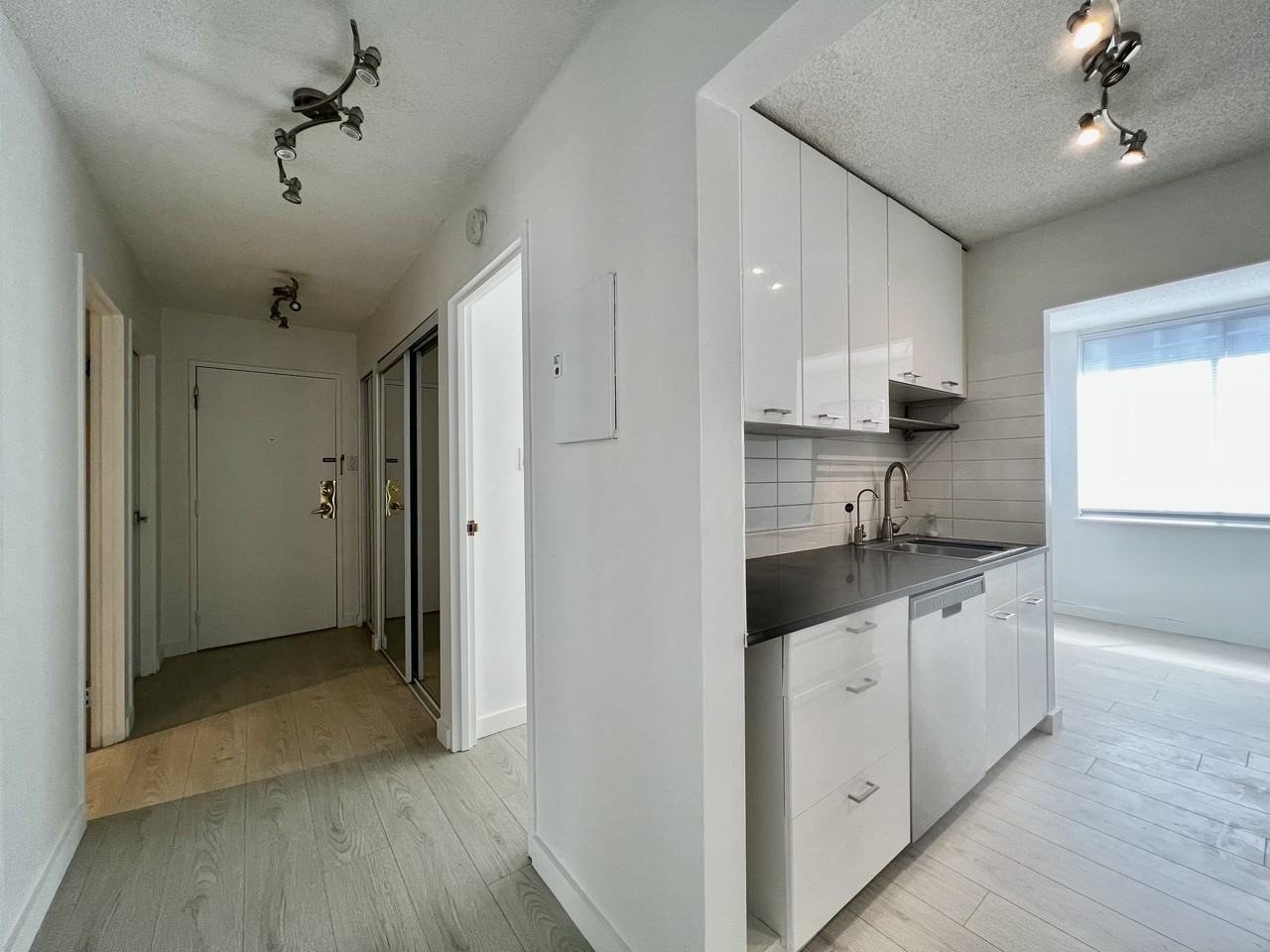 2020 Fullerton Avenue #208 - Photo 4 of 20