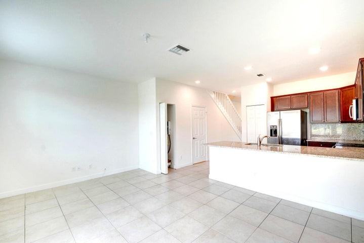 5330 Ellery Terrace - Photo 4 of 6