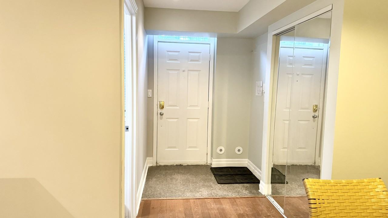 Jarvis St & Carlton St. - Photo 4 of 8