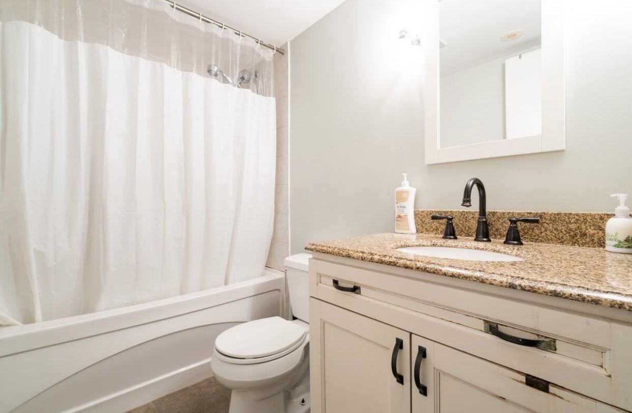 Jarvis St & Carlton St. - Photo 6 of 8