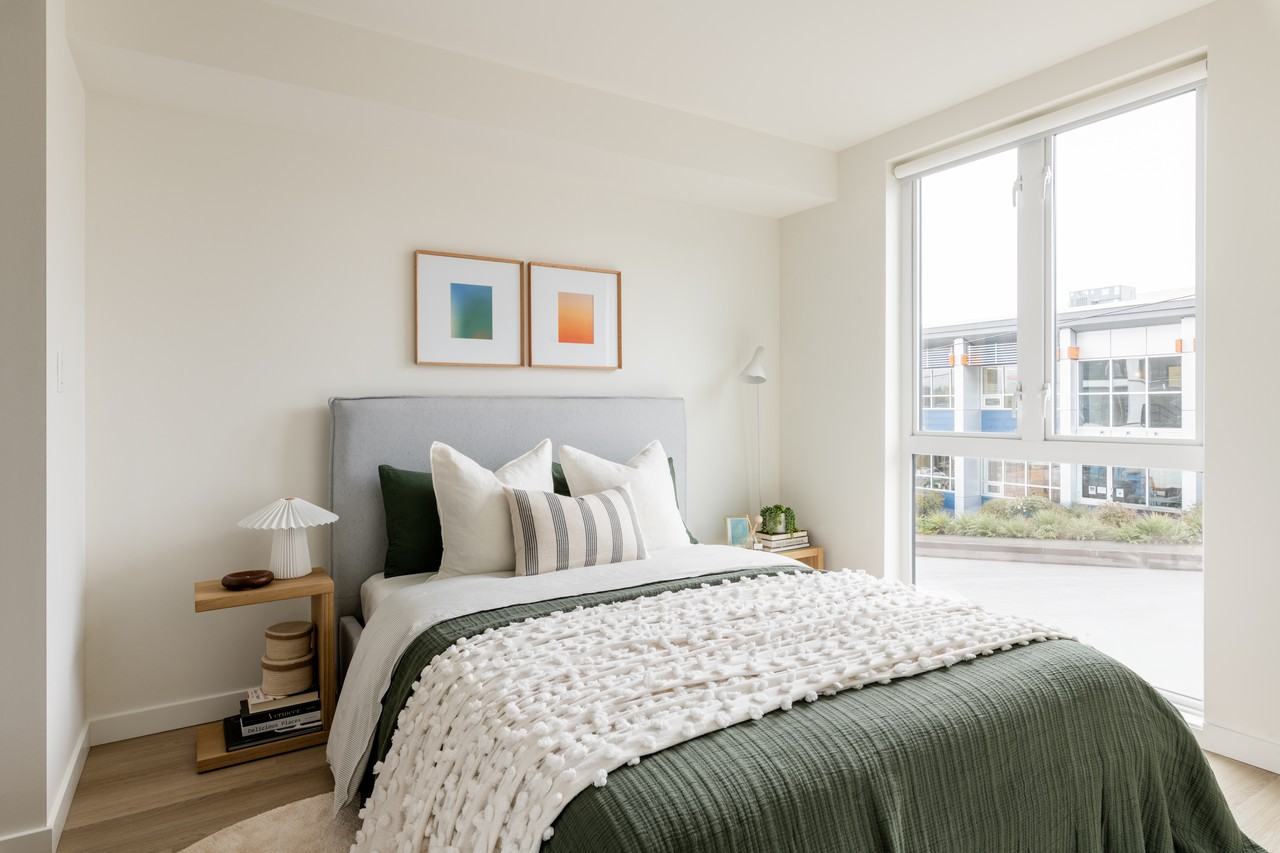 Centra - Photo 3 of 6