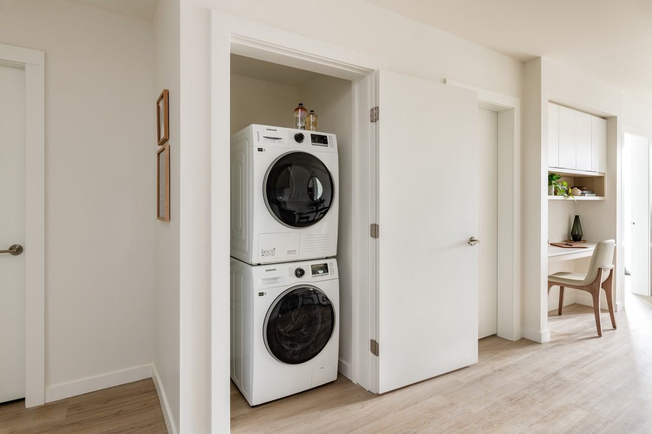 Centra - Photo 4 of 6