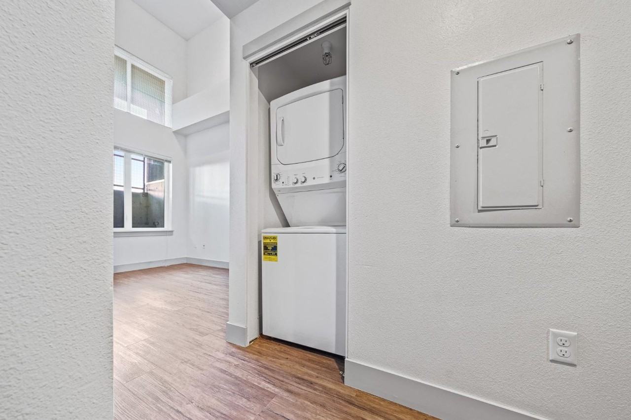 Everett - Photo 2 of 49