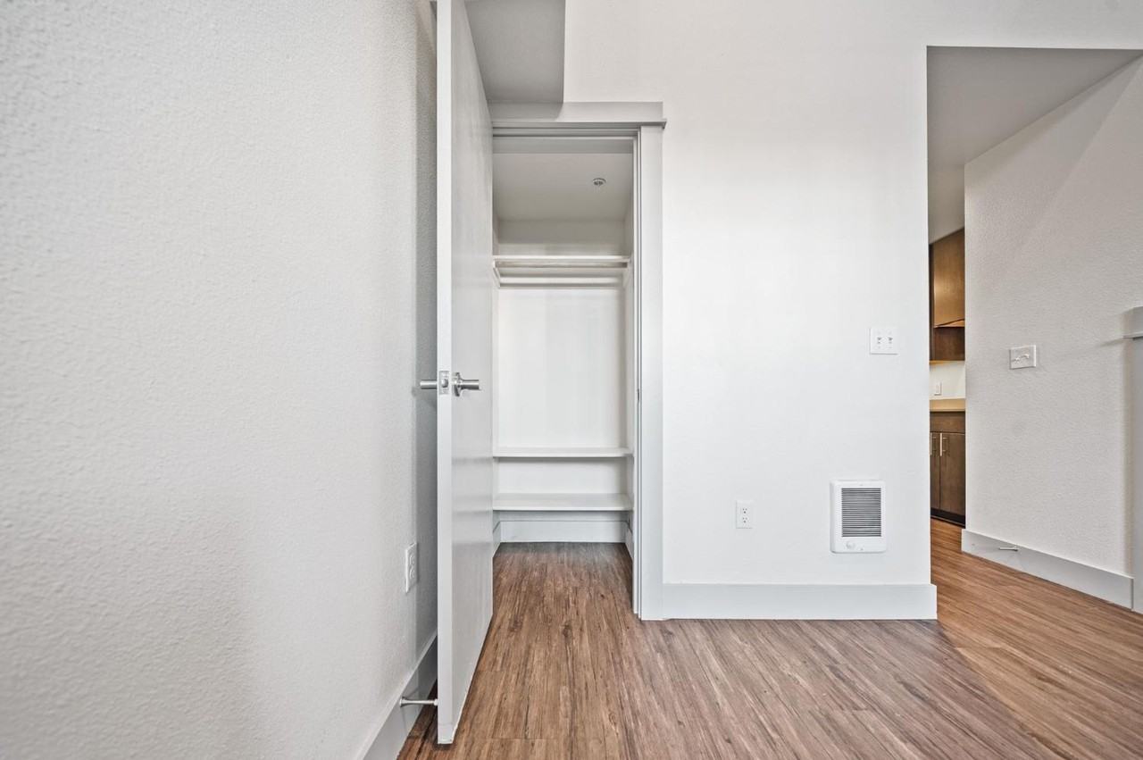 Everett - Photo 3 of 49