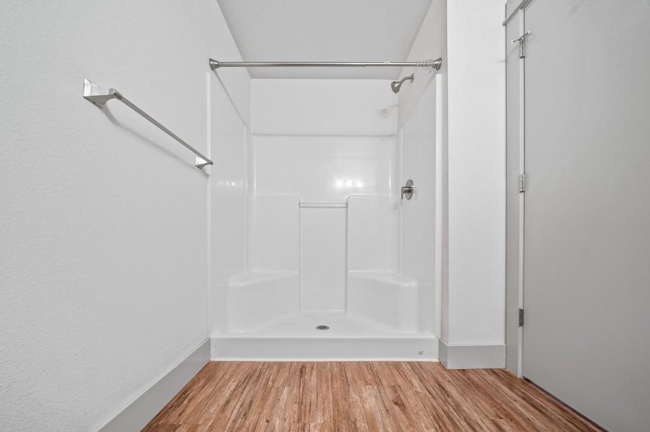 Everett - Photo 5 of 49