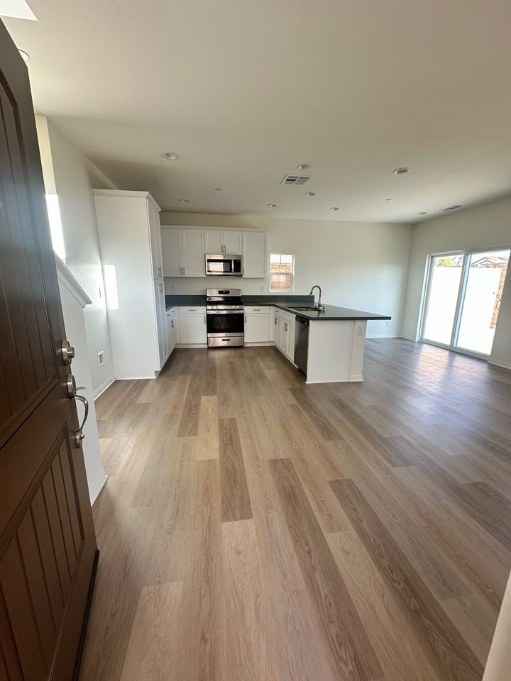 158 N Sutter Ave #1 - Photo 4 of 25