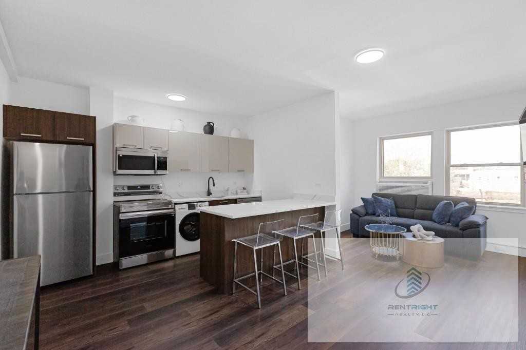 1553 W Hollywood Ave #1553-302 - Photo 3 of 20