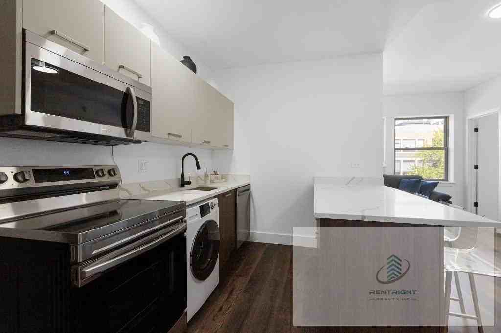 1553 W Hollywood Ave #1553-202 - Photo 4 of 20