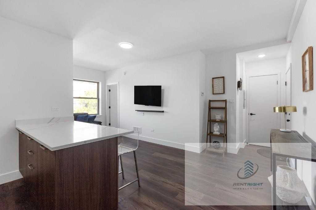 1553 W Hollywood Ave #1553-202 - Photo 5 of 20