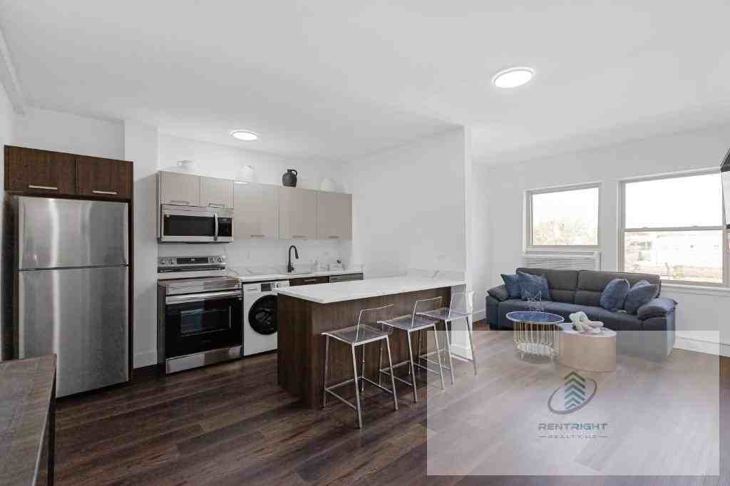 1553 W Hollywood Ave #1553-309 - Photo 3 of 20