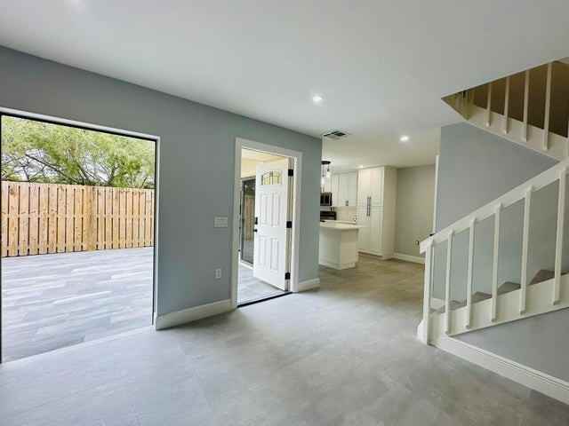 403 4th Lane - Photo 4 of 8