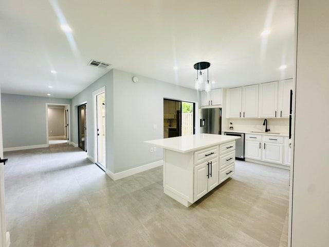 403 4th Lane - Photo 5 of 8