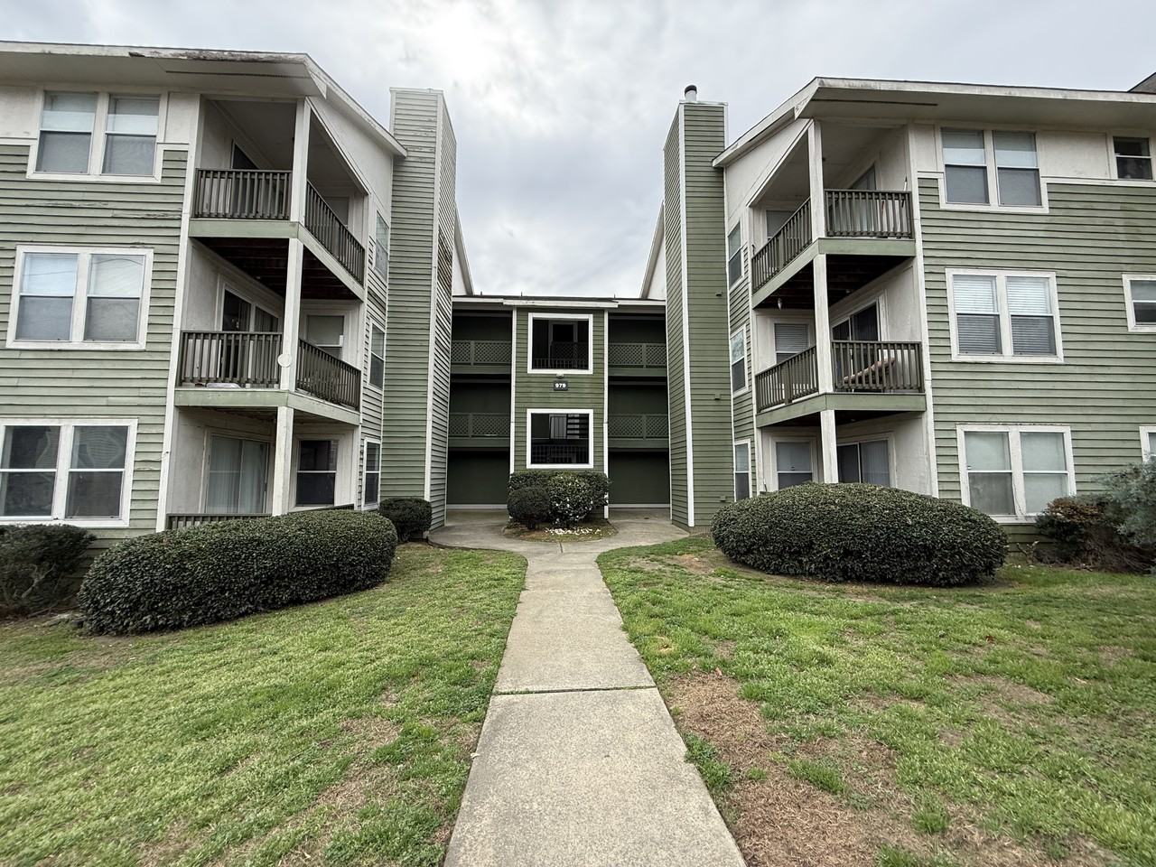 979 Stewarts Creek Dr Apt 3 #1