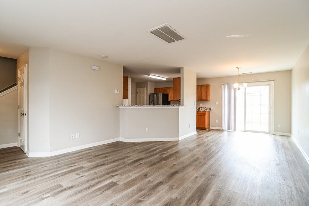 1604 Harland St - Photo 4 of 17