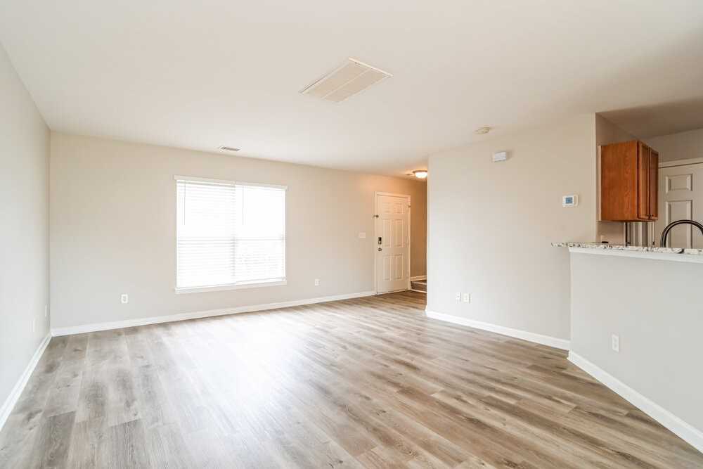 1604 Harland St - Photo 5 of 17