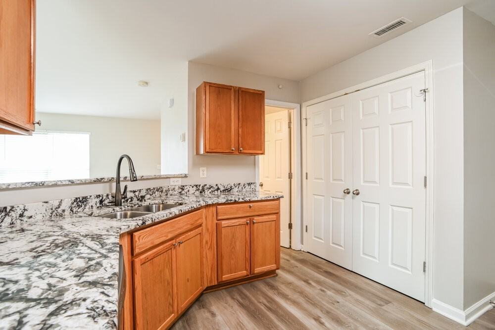 1604 Harland St - Photo 6 of 17