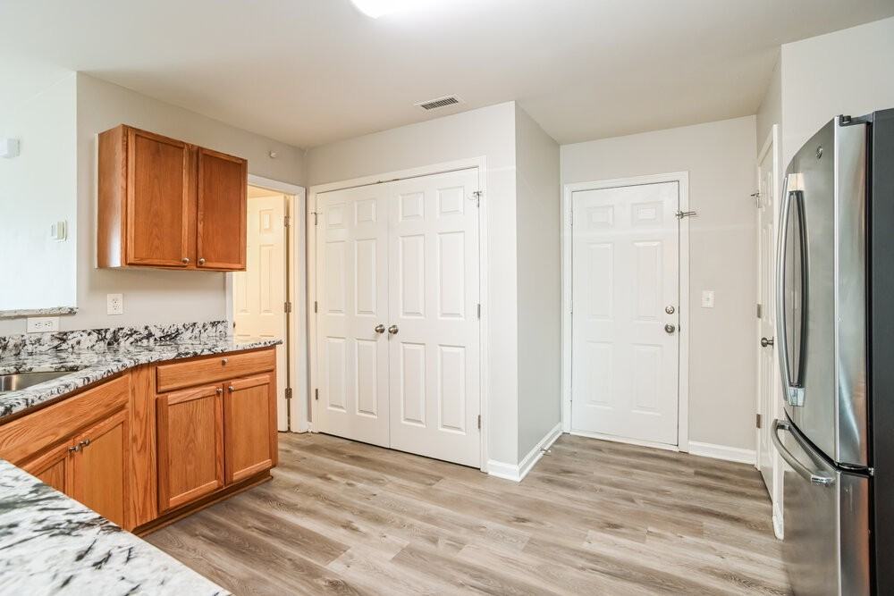 1604 Harland St - Photo 7 of 17