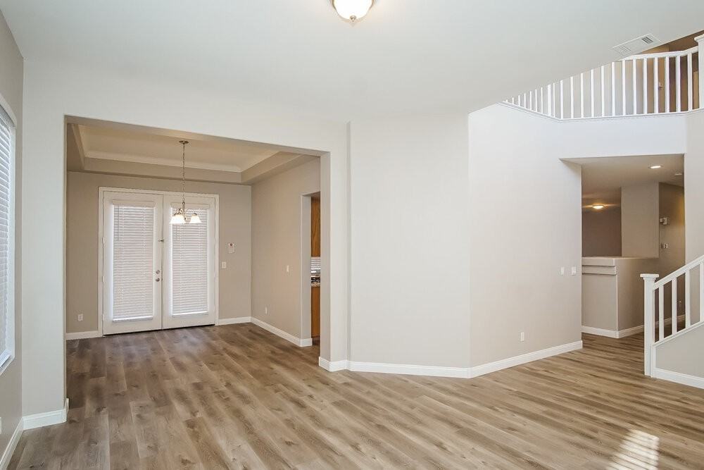 8185 Flanders Terrace Dr - Photo 4 of 17