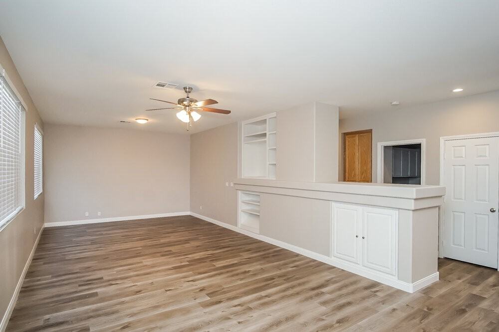 8185 Flanders Terrace Dr - Photo 6 of 17