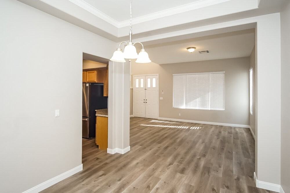 8185 Flanders Terrace Dr - Photo 7 of 17