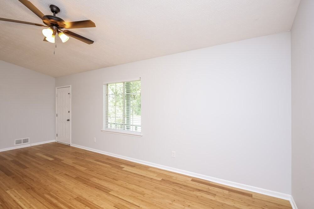 1890 Lamplighter Way - Photo 4 of 16