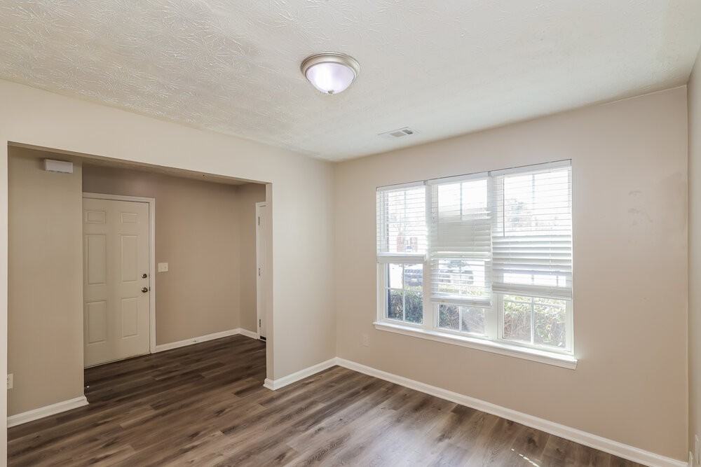 9422 Lakeview Rd - Photo 4 of 17