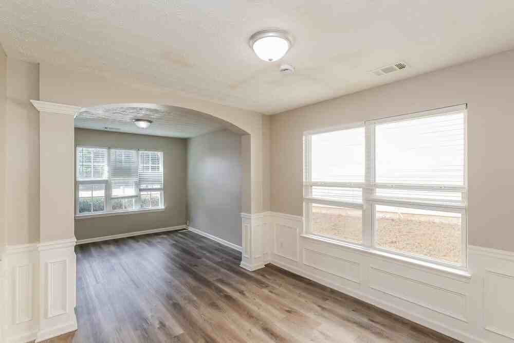 9422 Lakeview Rd - Photo 5 of 17