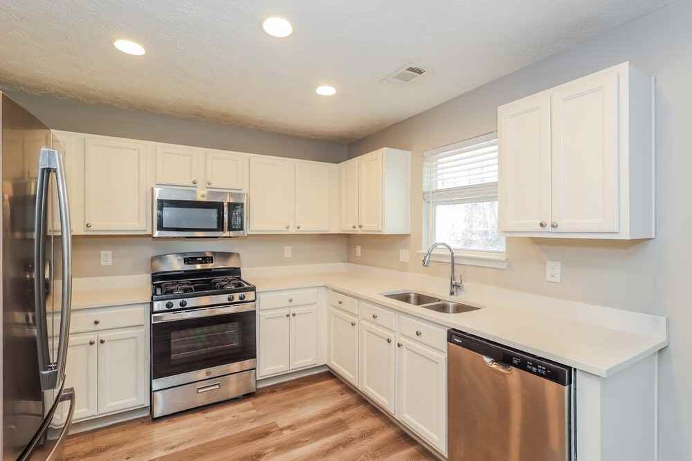 9422 Lakeview Rd - Photo 6 of 17
