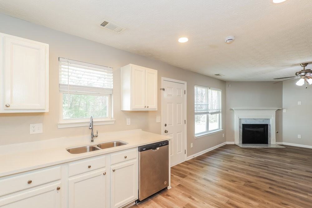 9422 Lakeview Rd - Photo 7 of 17