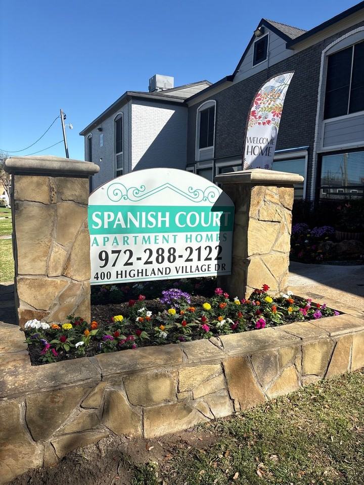 Spanish Court Apartments - Photo 2 of 3