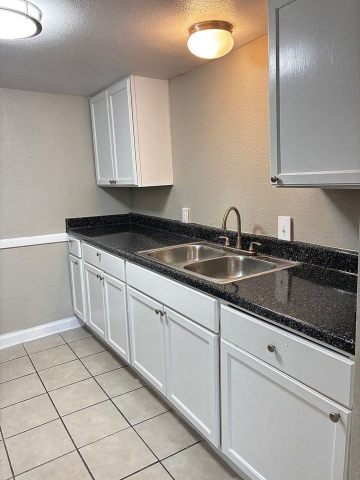 Spanish Court Apartments - Photo 3 of 12