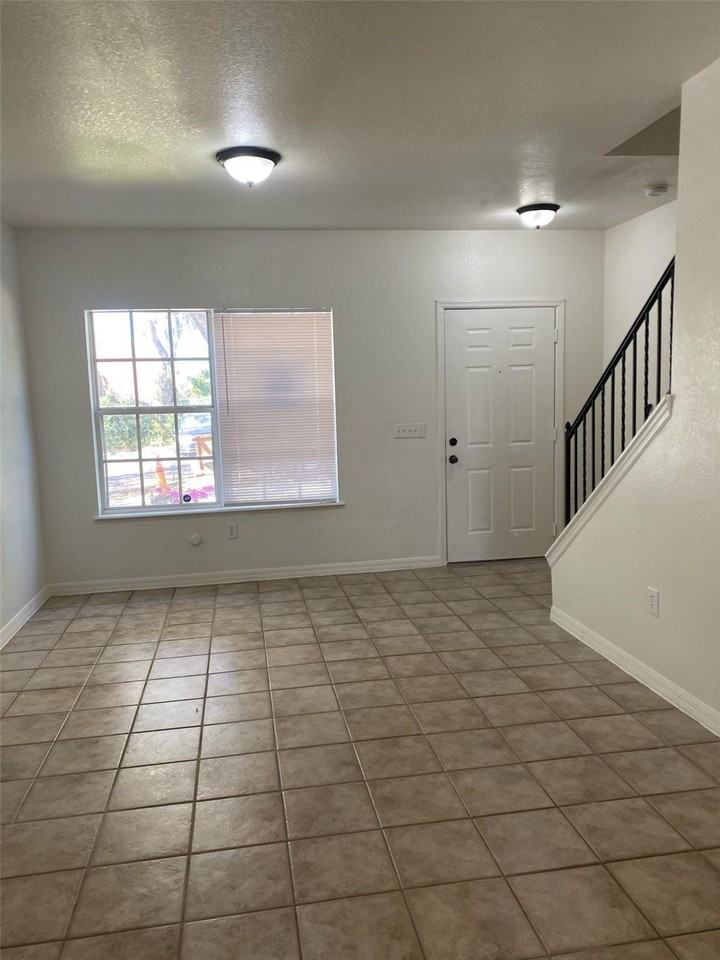 4251 Plantation Cove Dr #1 - Photo 4 of 16