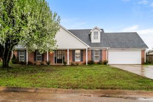 featured image of 169 Woodlawn Trce