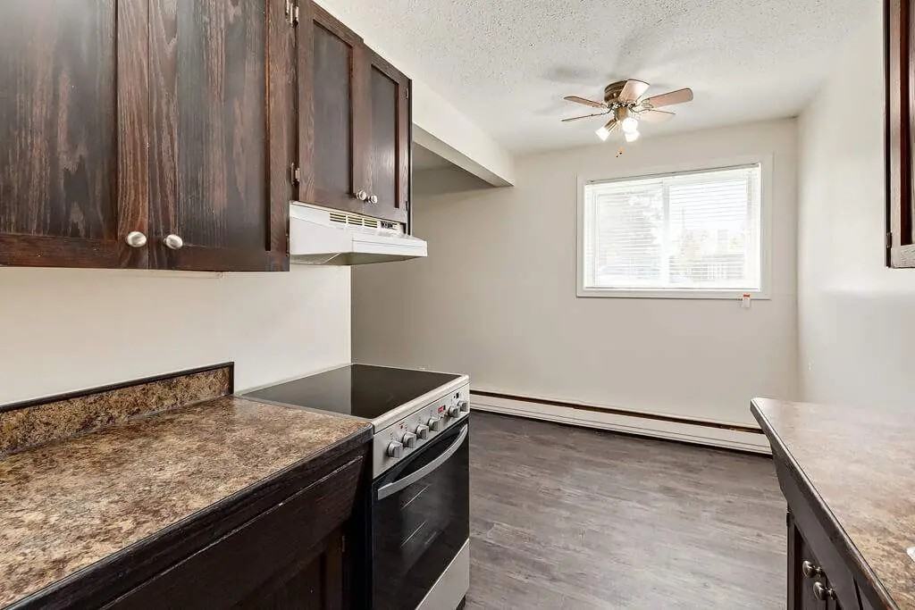 Hawkwood - Photo 5 of 30