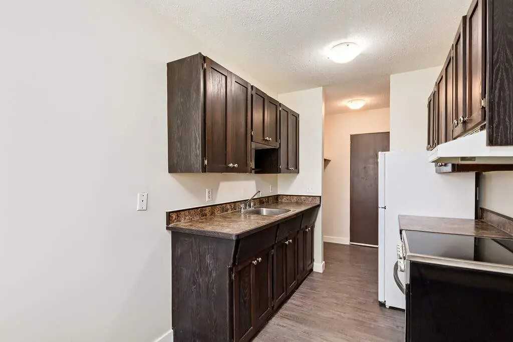 Hawkwood - Photo 6 of 30