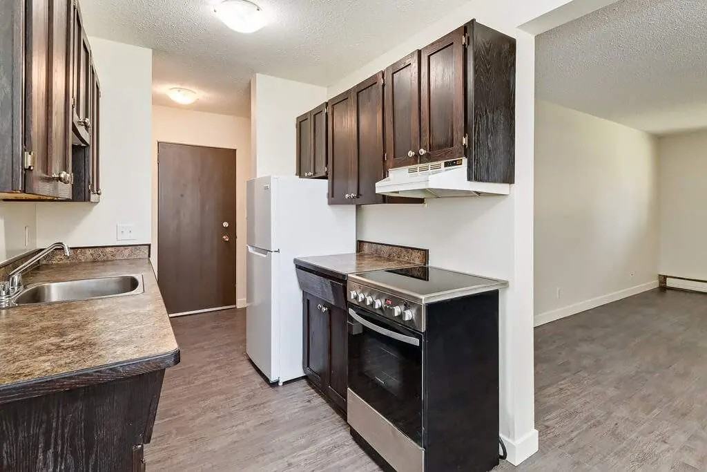 Hawkwood - Photo 7 of 30