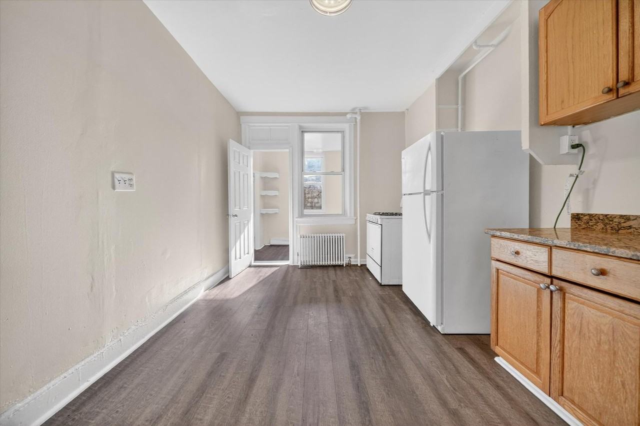 74 Oak St - Photo 3 of 10