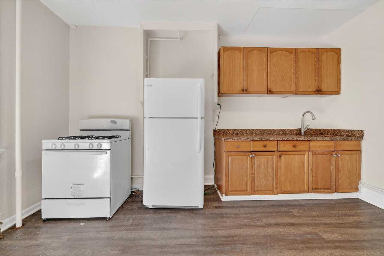 74 Oak St - Photo 7 of 10