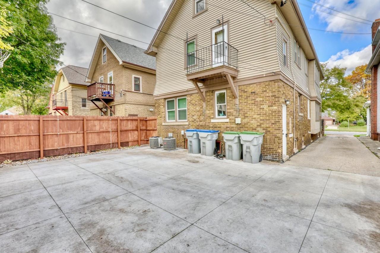 5113 W Wisconsin Ave - Photo 2 of 10