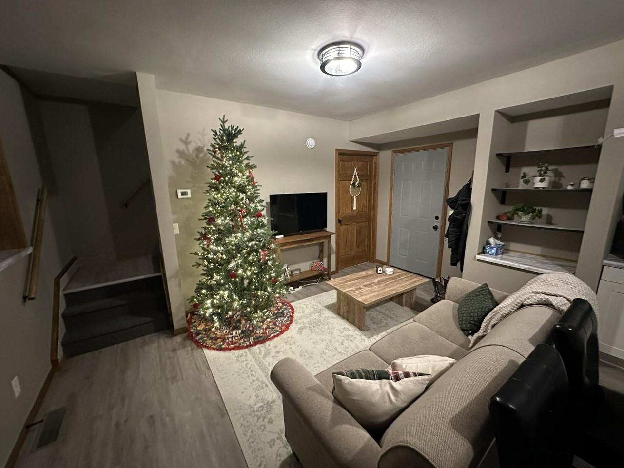 118 N Wisconsin St - Photo 2 of 3