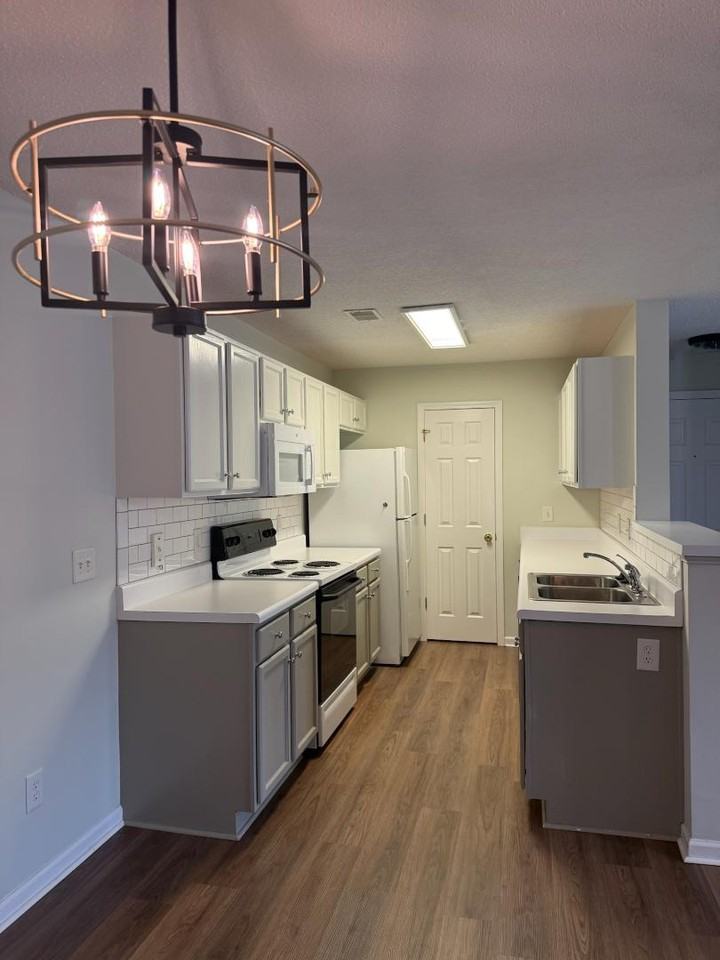 1197 Waxwing Dr - Photo 4 of 20