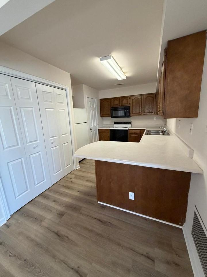 West Park Village ApartmentsA2 - Photo 2 of 9