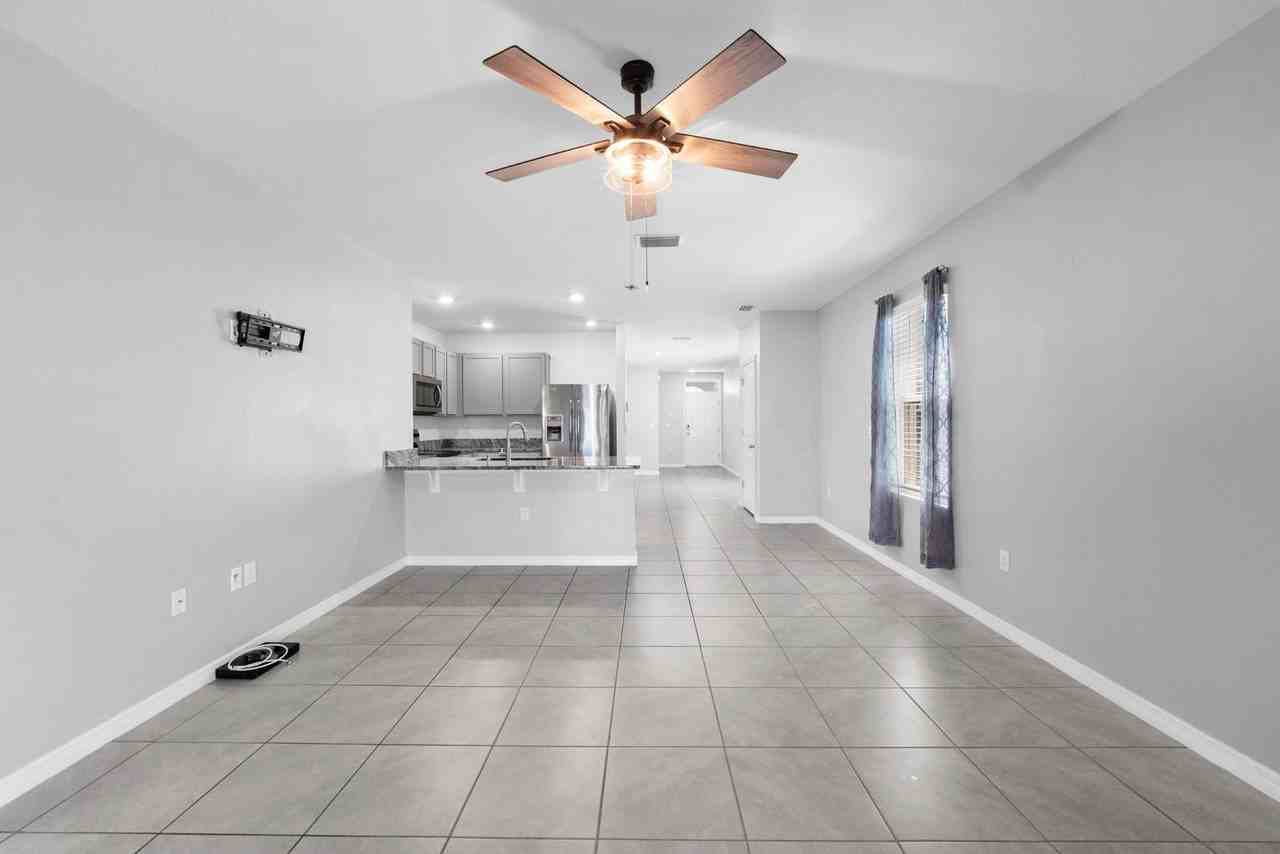 17037 Oval Rum Dr - Photo 4 of 11