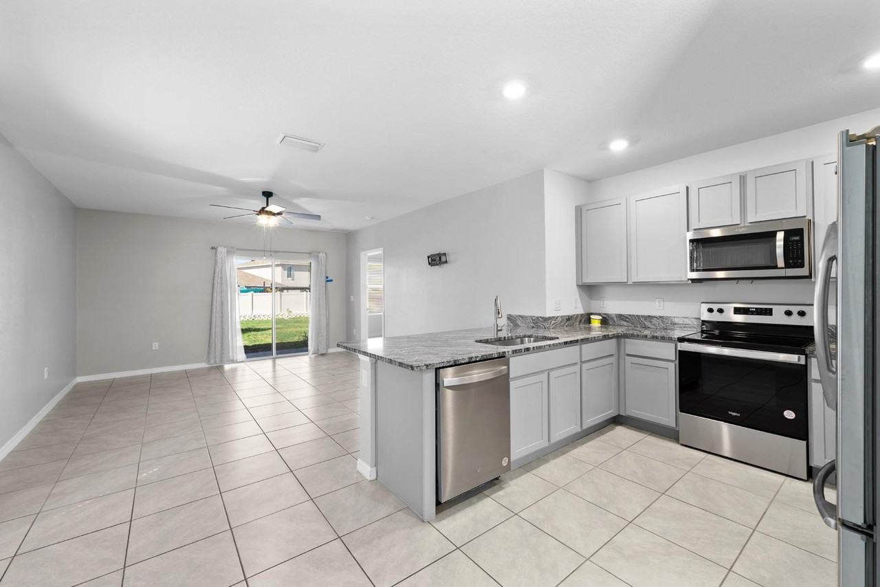 17037 Oval Rum Dr - Photo 7 of 11