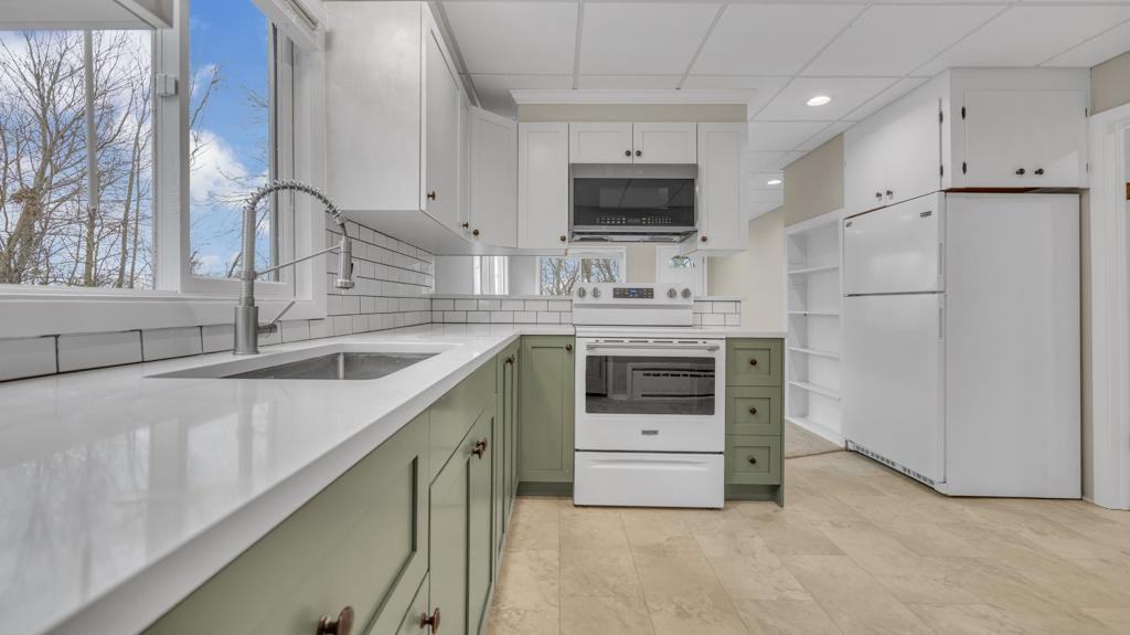 1526 Ontario Ave, Sheboygan - Photo 6 of 10