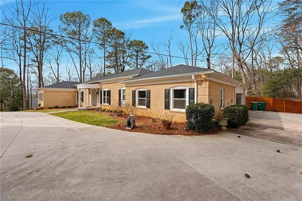 125 River Park Dr - Photo 4 of 34